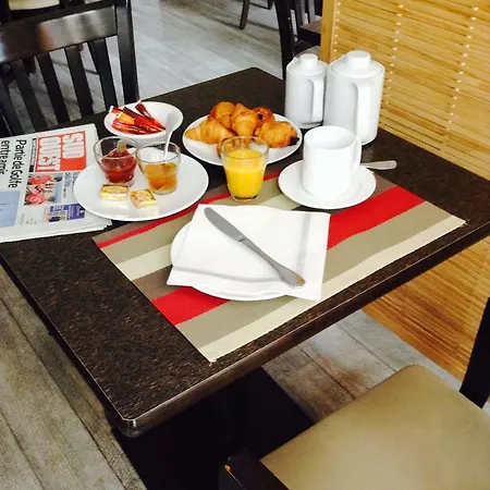 Hotel Restaurant De La Place 2*