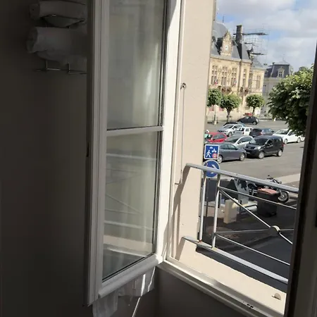 广场餐厅酒店 酒店 Saint-Jean-dʼAngély
