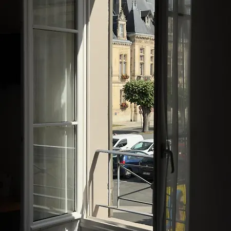 酒店 广场餐厅酒店 Saint-Jean-dʼAngély