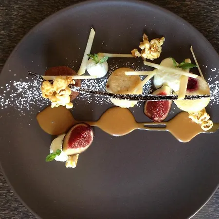 Restaurant De La Place 2* Saint-Jean-dʼAngély