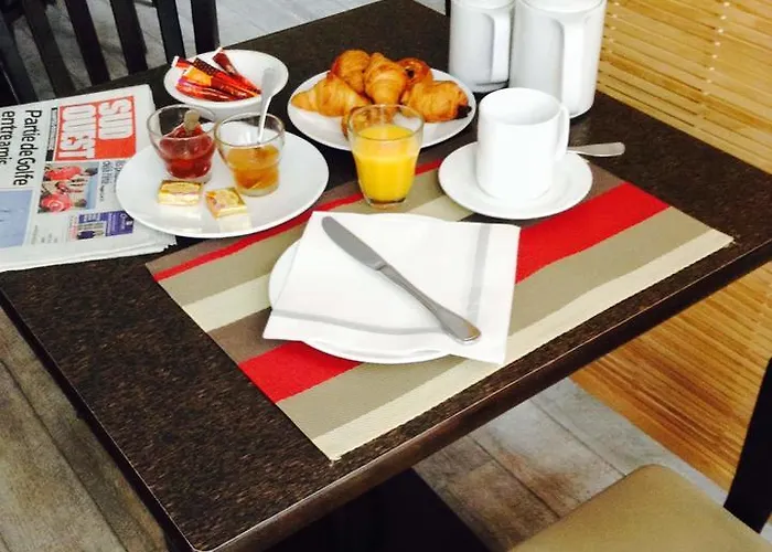 Hotel Restaurant De La Place 2*